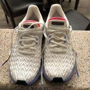 Under Armour Women’s Machina Hovr White/purple Sneakers in Size 8